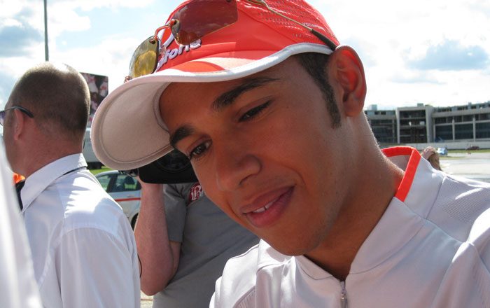 Vince oltre 200.000€ con tre scommessa fatte su Lewis Hamilton nel 1998