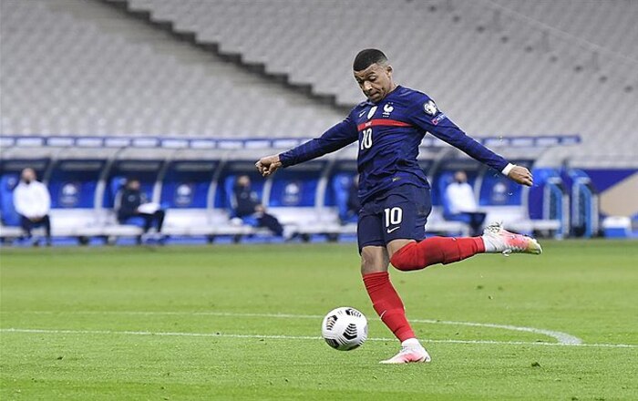 Scontro tra Mbappe e PSG